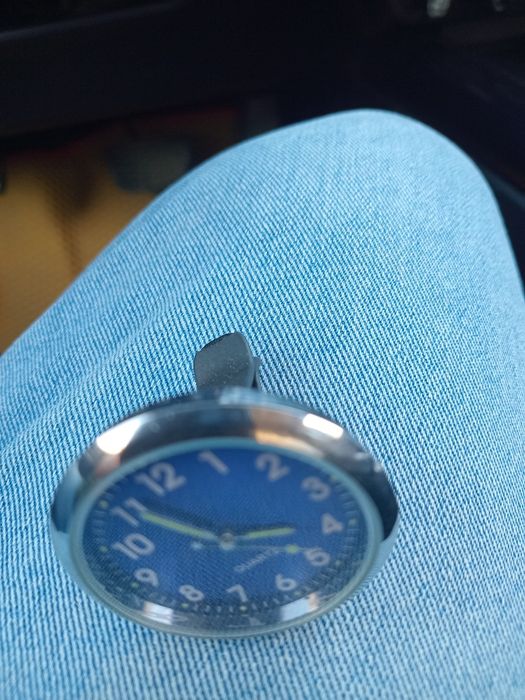 Авто.  Часы. 1000 тенге