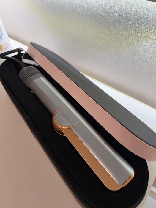 Продам фен-выпрямитель Dyson