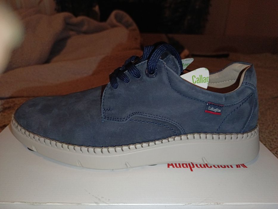 Vând pantofi cu talpa ortopedica