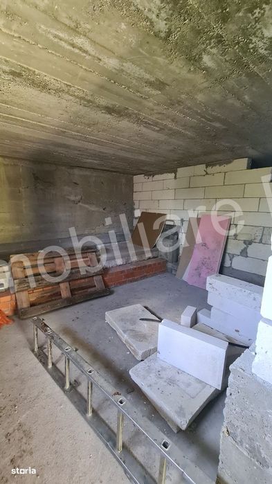 Casă de vânzare în comuna Arefu, sat Arefu, județ Argeș.