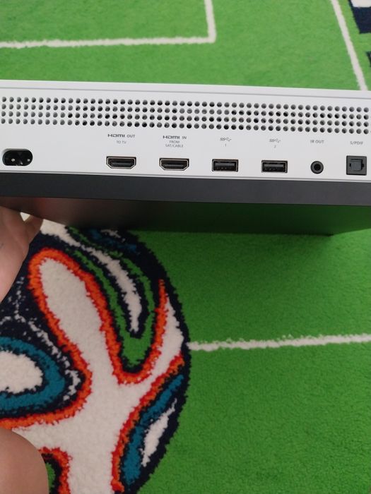 Vând xbox one s alb + maneta albă