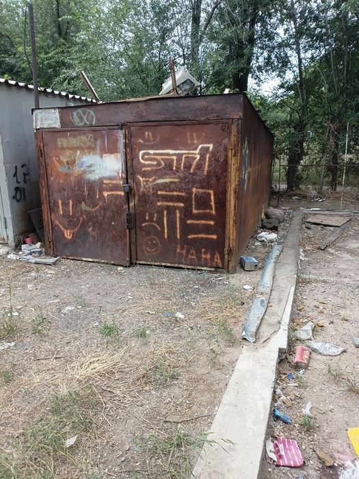 Продам два гаража .