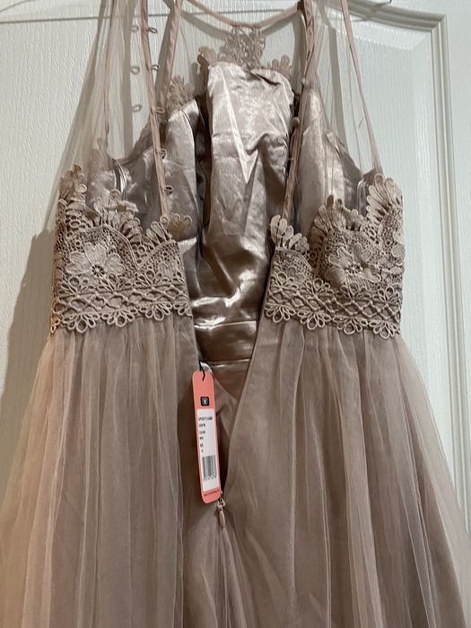 Chi Chi London официална рокля