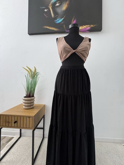 Fusta Boohoo, noua cu eticheta