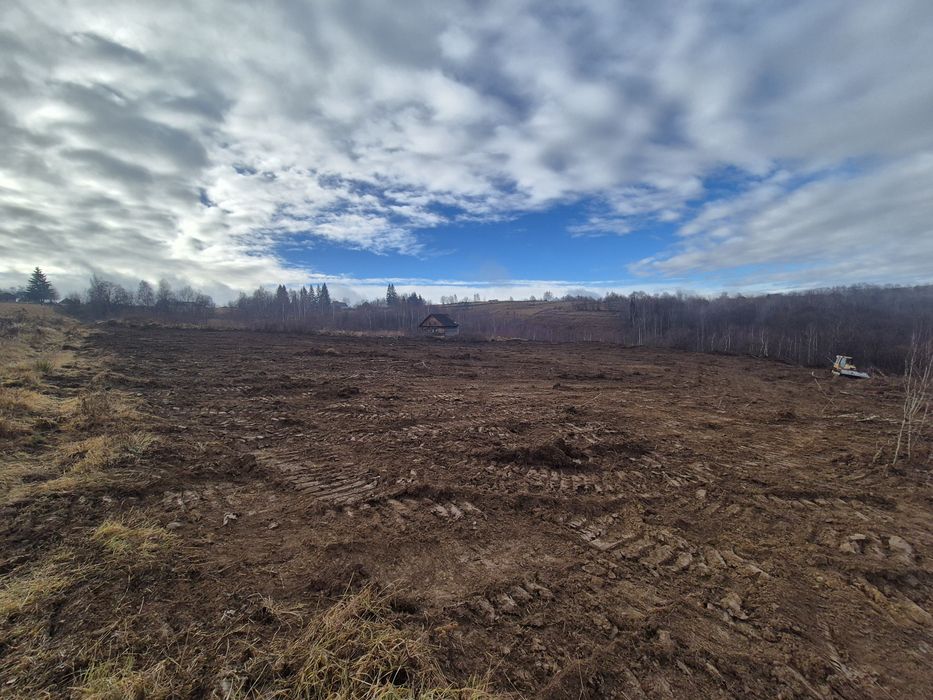 Teren partial intravilan in Risca- curent,apa- diferite parcele