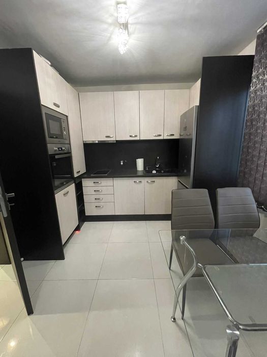 Дава се под наем Двустаен апартамент в Пловдив, Младежки Хълм - 70 кв.м за 325 € - Снимка #2