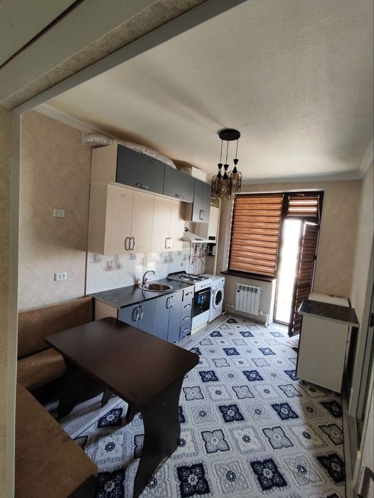 Сдаю 2 комнатную квартиру с обстановкой. Без маклер