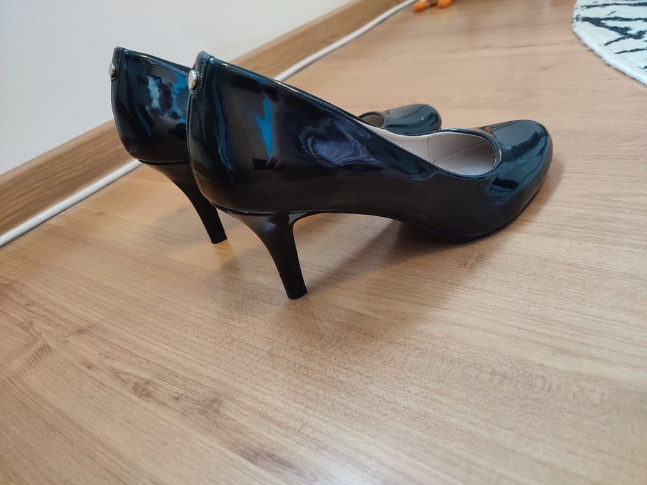 Pantofi stiletto