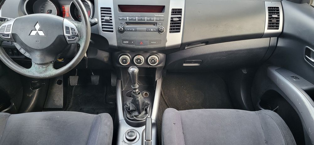 Mitsubishi Qutlender 4×4   7 Locuri