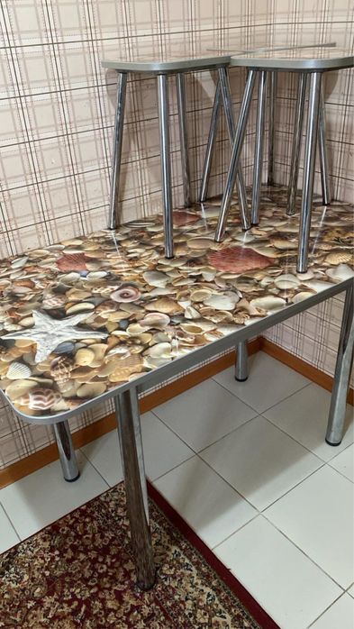 Продам стол со 3 стульями в комплекте