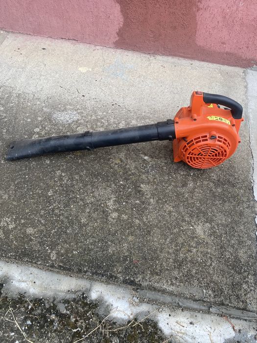 Suflanta frunze pe benzina