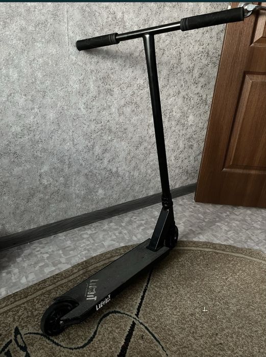 Продам трюковой самокат LIMIT