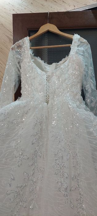 Булченска рокля в комплект с воал и обрач