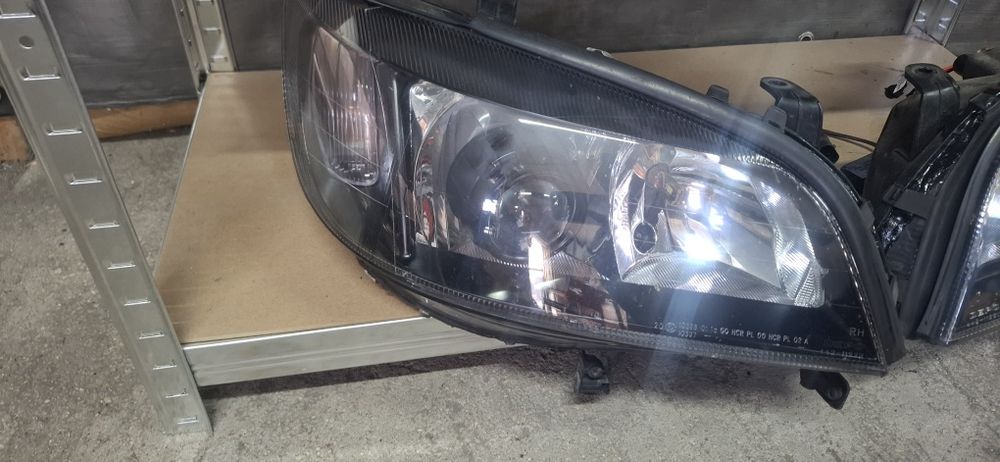 Фарове с вградени би ксенон лупи Zafira A