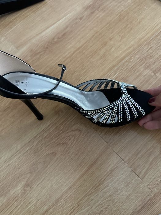 Продам Босоножки 2 пары