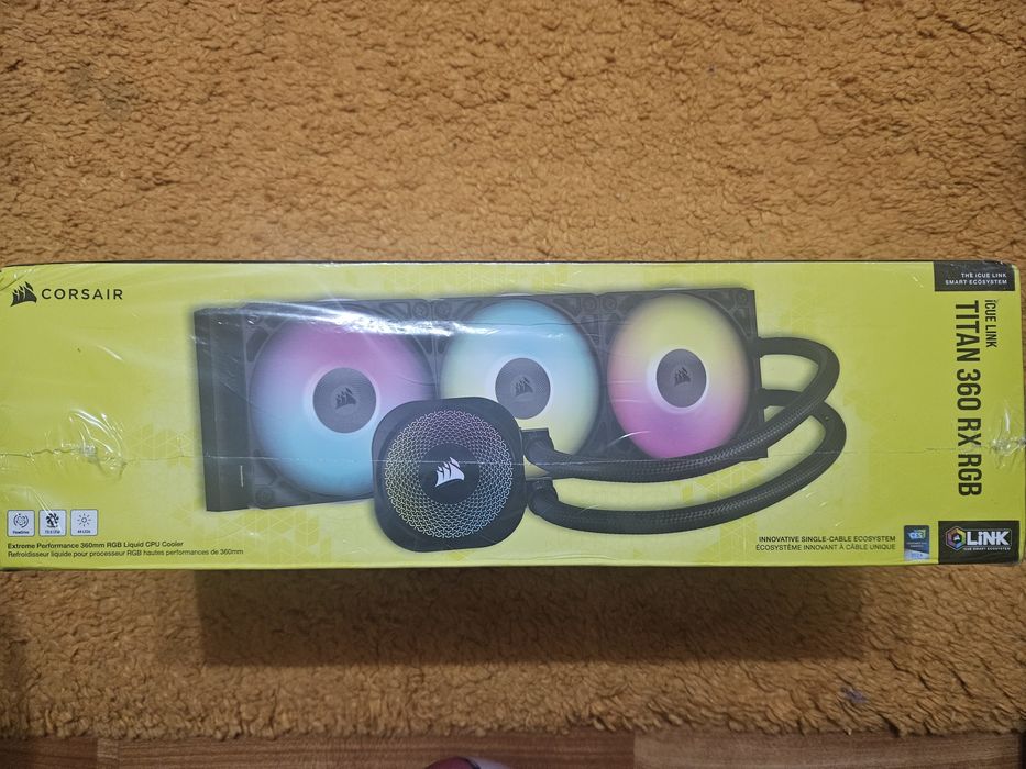cooler CPU lichid RGB Corsair iCUE LINK TITAN 360 RX RGB. 
Oferă o răc