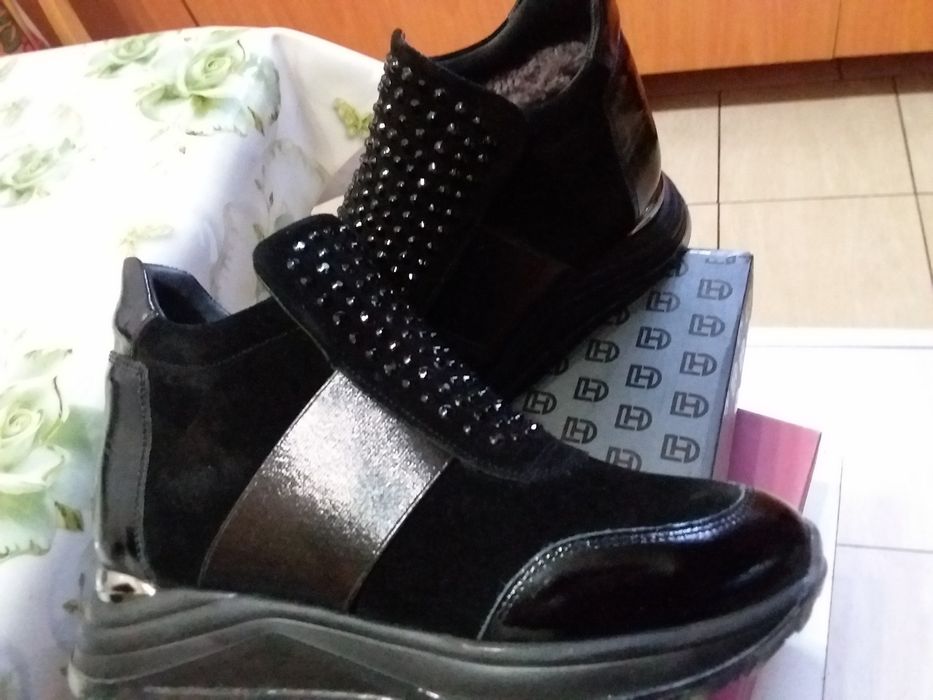 Ботинки  женские 39 размер