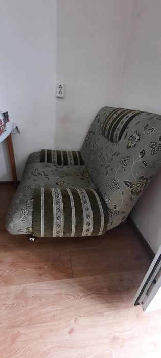 Диван с двумя креслами