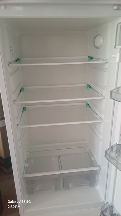 Xolodilnik yangi ishlatilmagan.