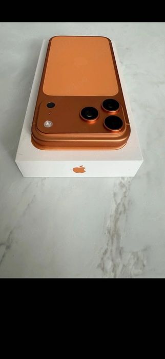 Ipfone 17 pro Max orange