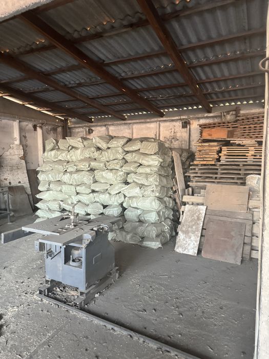 Дрова в мешках, доски пиленные