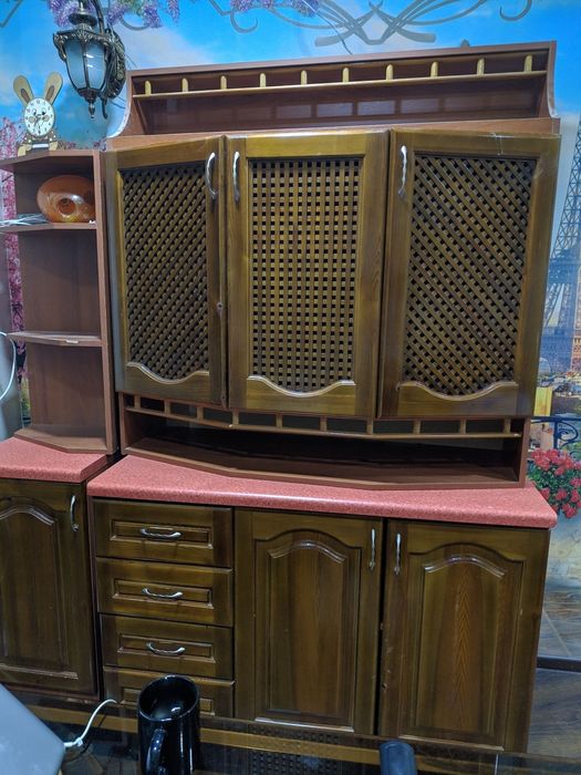 Кухонный гарнитур с деревянными фасадами