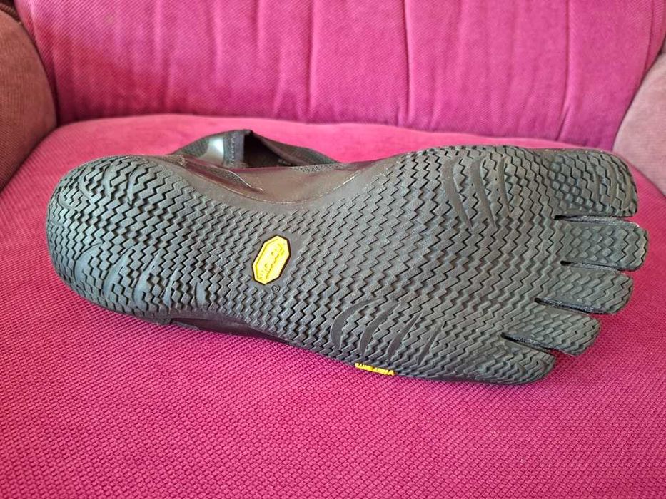 Pantofi trekking Vibram Fiefingers marimea 43