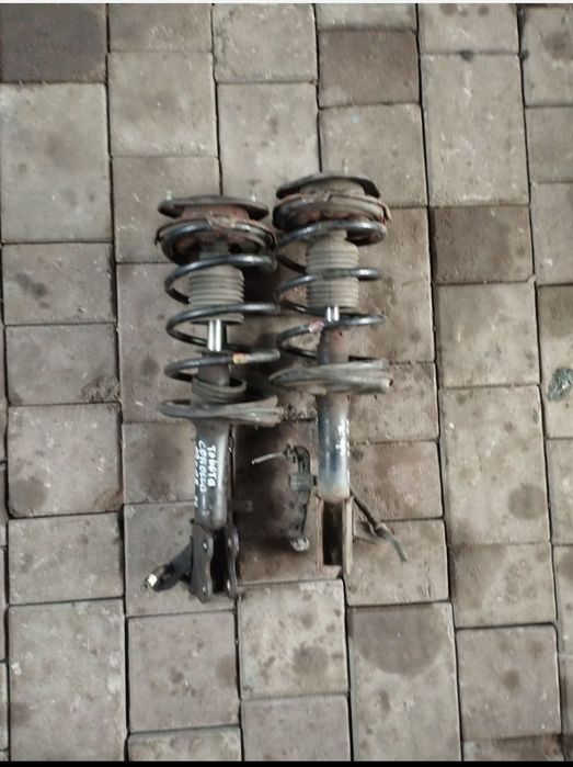 Toyota corolla corolla fielder амортизаторы передние пара сборе 00-08г