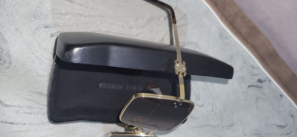 Очки солнцезащитные