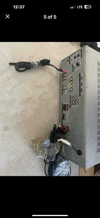 Vand 2 boxe si o statie