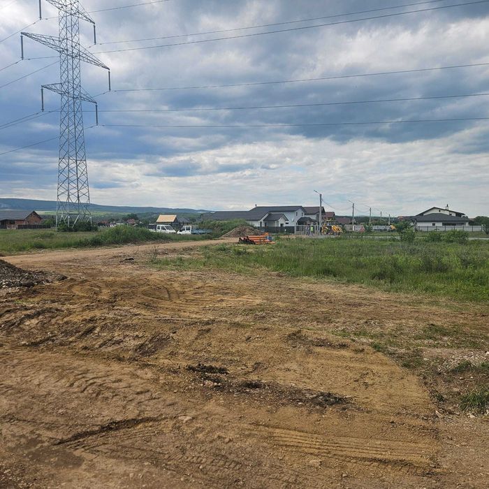 Vand teren Intravailan , locuri  casa Comuna Mihai Viteazu  jud cluj.