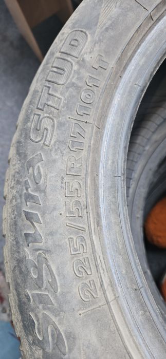 Зимнии шины б/у 255/55 R17