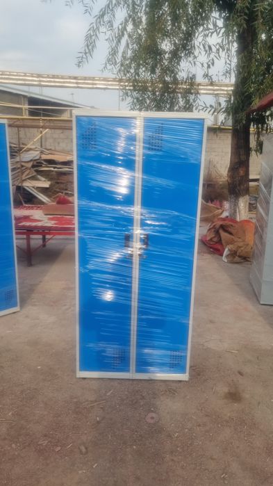 Металлический шкаф раздевалочный Razdevalka shkaf