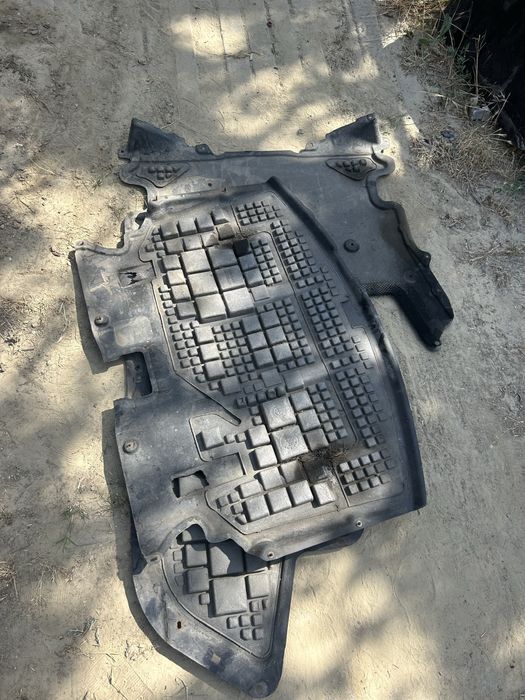 Кори под мотора BMW E60/61 Ръчка!