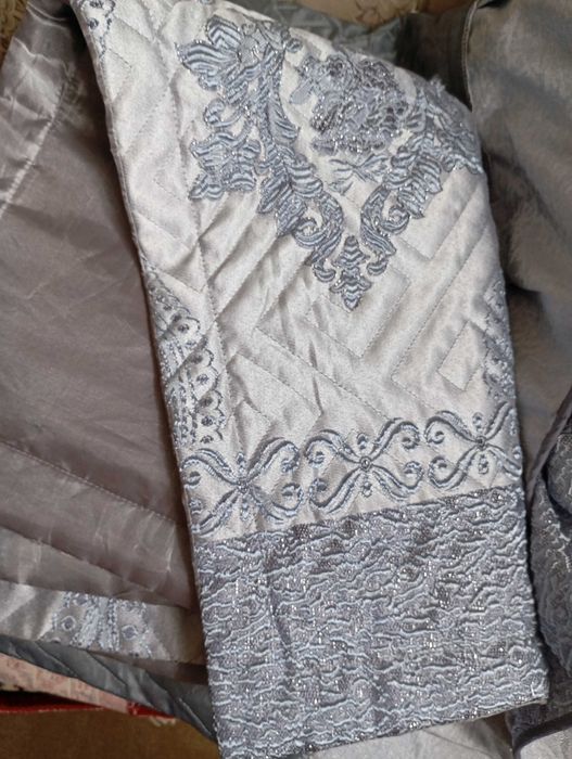 Продам покрывало и две наволочки