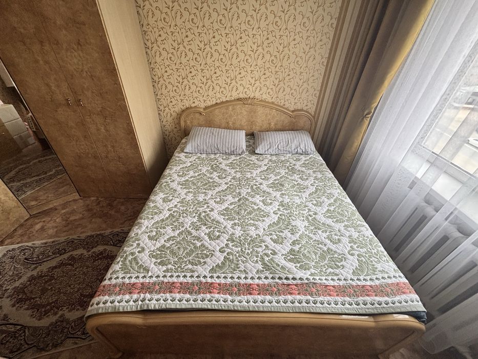 Продам спальный горнитур