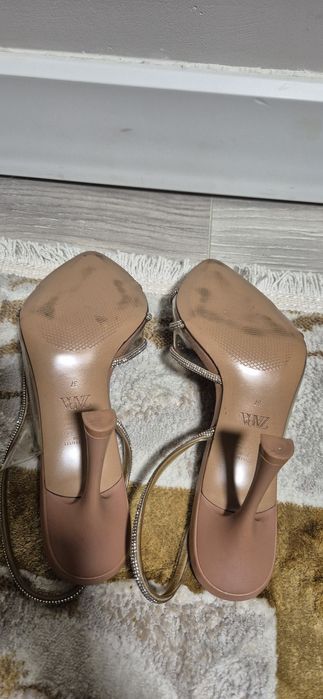 Стильные босоножки Zara