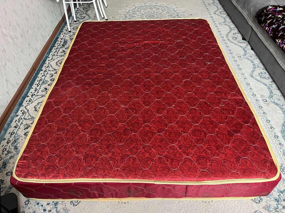 Продам матрас пружинный