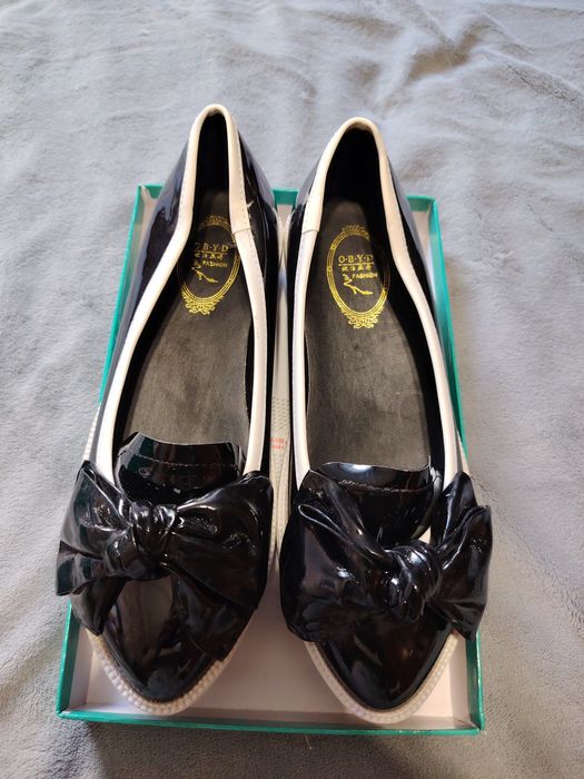 Продам туфли женские лаковые