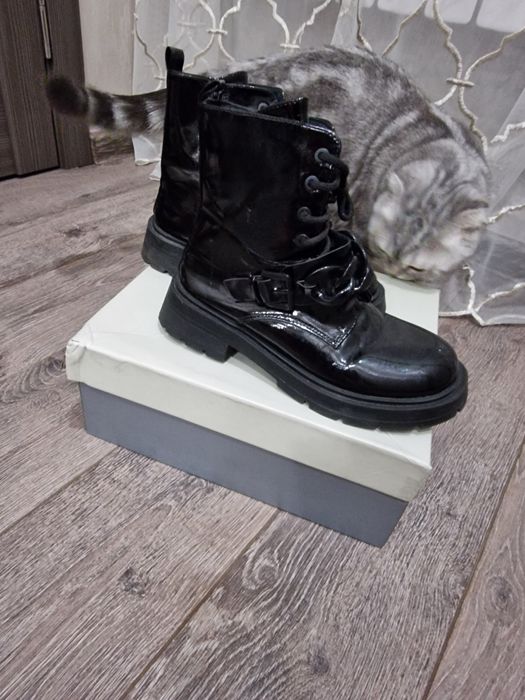 Продам обувь на девочку