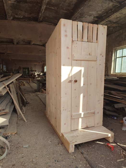 Туалеты деревянные.