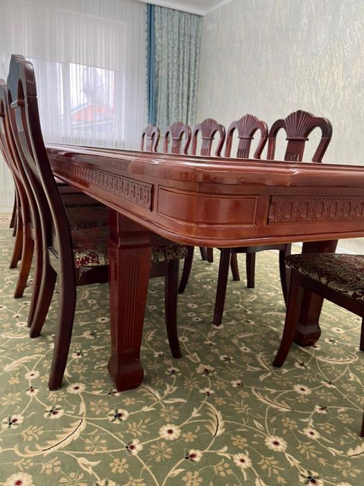 Продам гостевой стол со стульями.