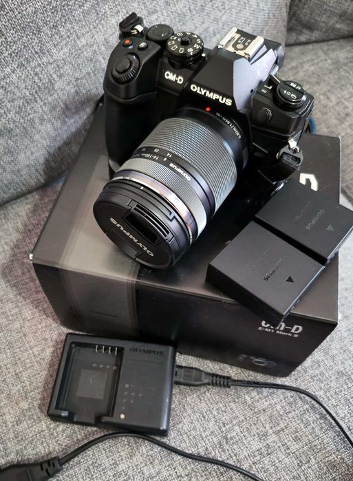 Olympus Om-d E-M1 Mark III + obiectiv 14-150mm