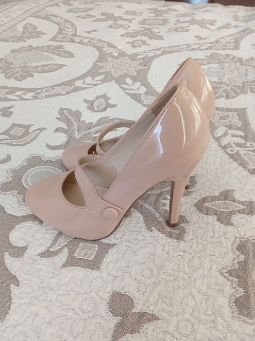 Продам женские туфли