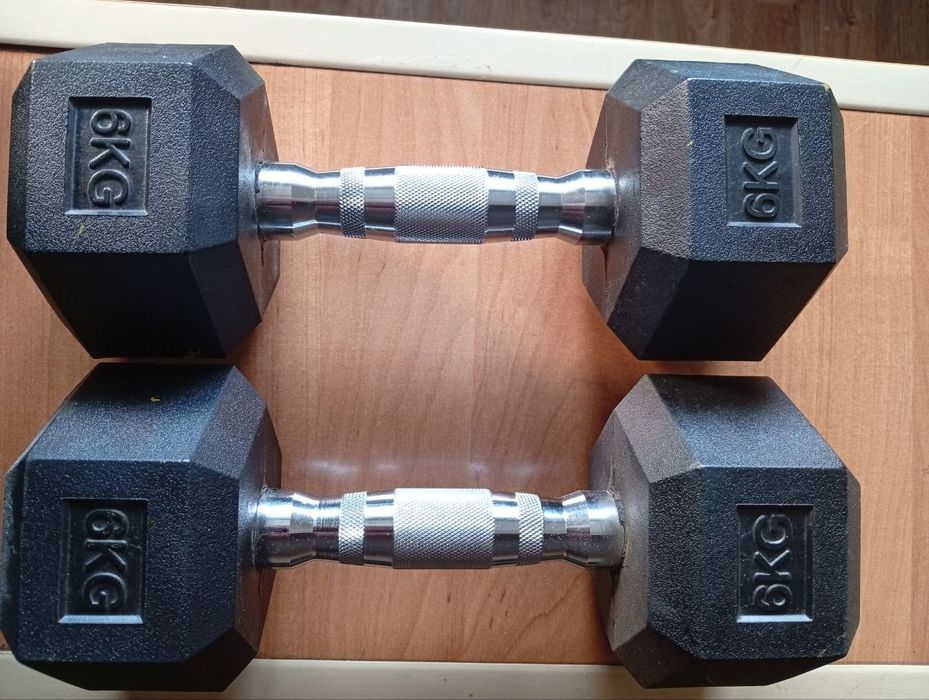 Гантели по 6кг(отличные)
