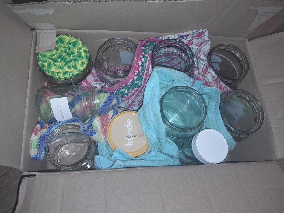 Отдам стеклянные банки 3 л, 2 л, 1 л, 0,8л, 0,5л, 0,250 с крышками