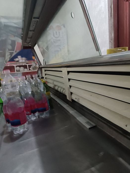 Vetrena xolodilnik sotiladi narxini kelishamz ishlab turgan xolodilnik