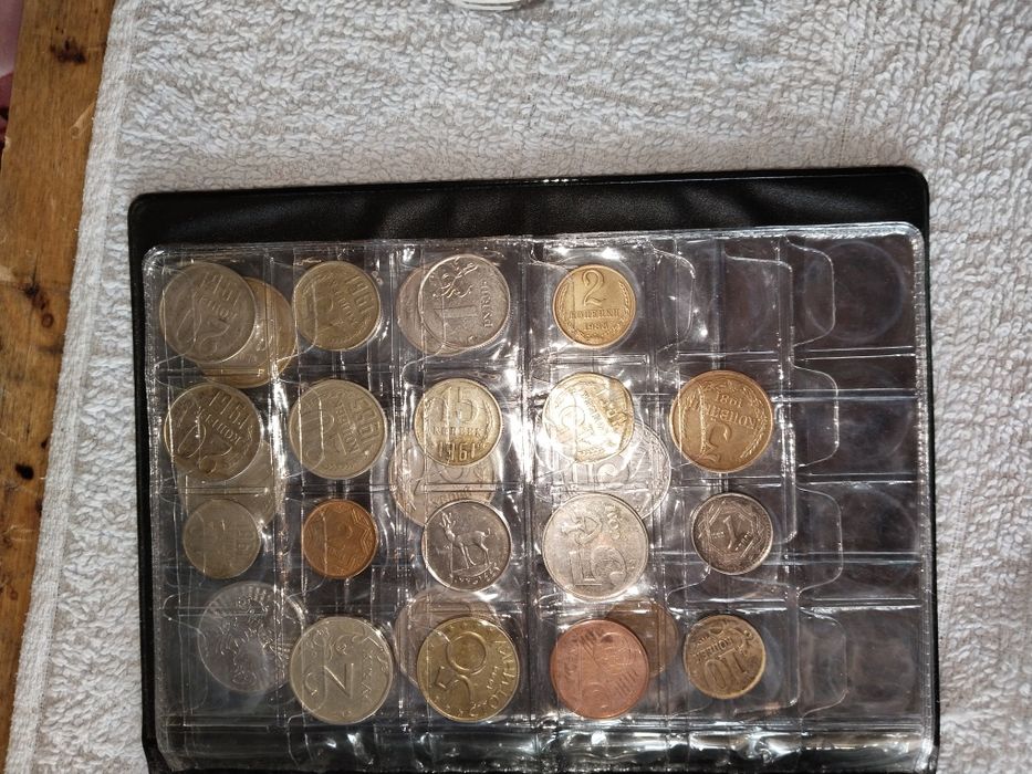 Манеты разные есть и царские