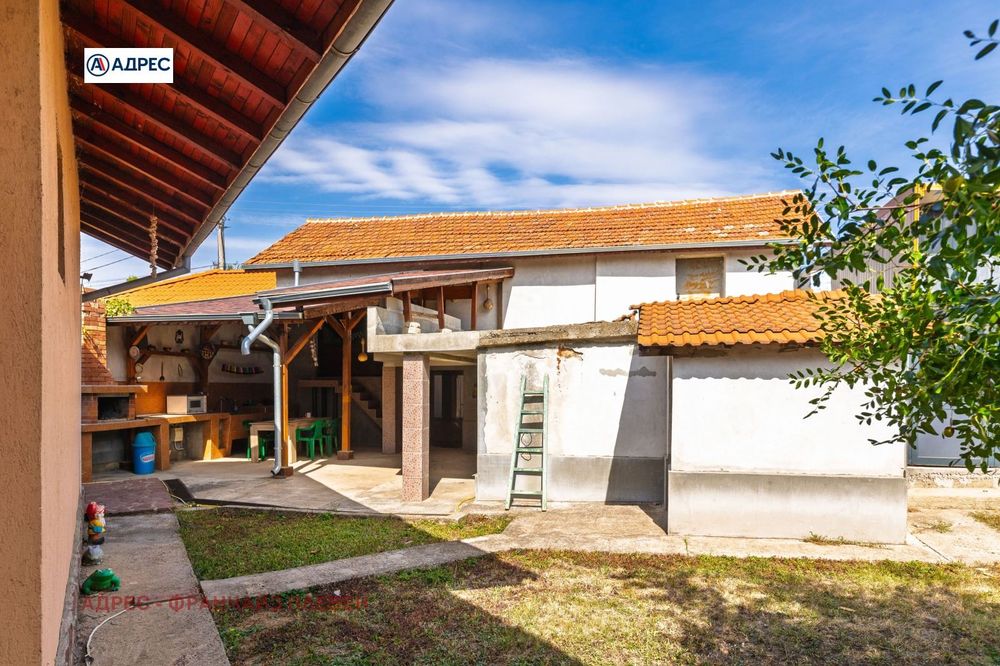 Продава се Къща в с. Брестовец, Област Плевен - 206 кв.м за 947 €/кв.м - Снимка #2