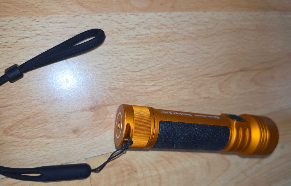 Нов LED фенер Olight Seeker 2 Pro (до 3200  лумена) - оранжев